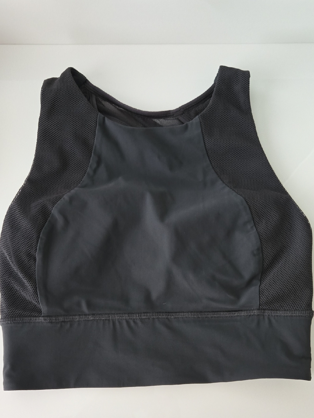 🍋 Lululemon athletica Black High-Neck Sports Bra with Mesh Sides